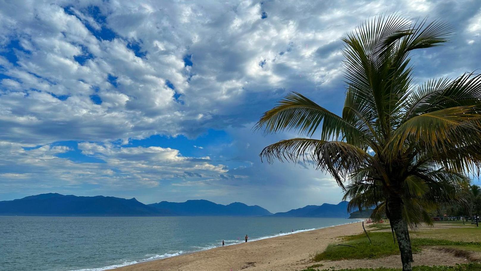 Apto Com Wi-fi, Churrasq E Quintal A 900m Do Mar Apartamento Ubatuba