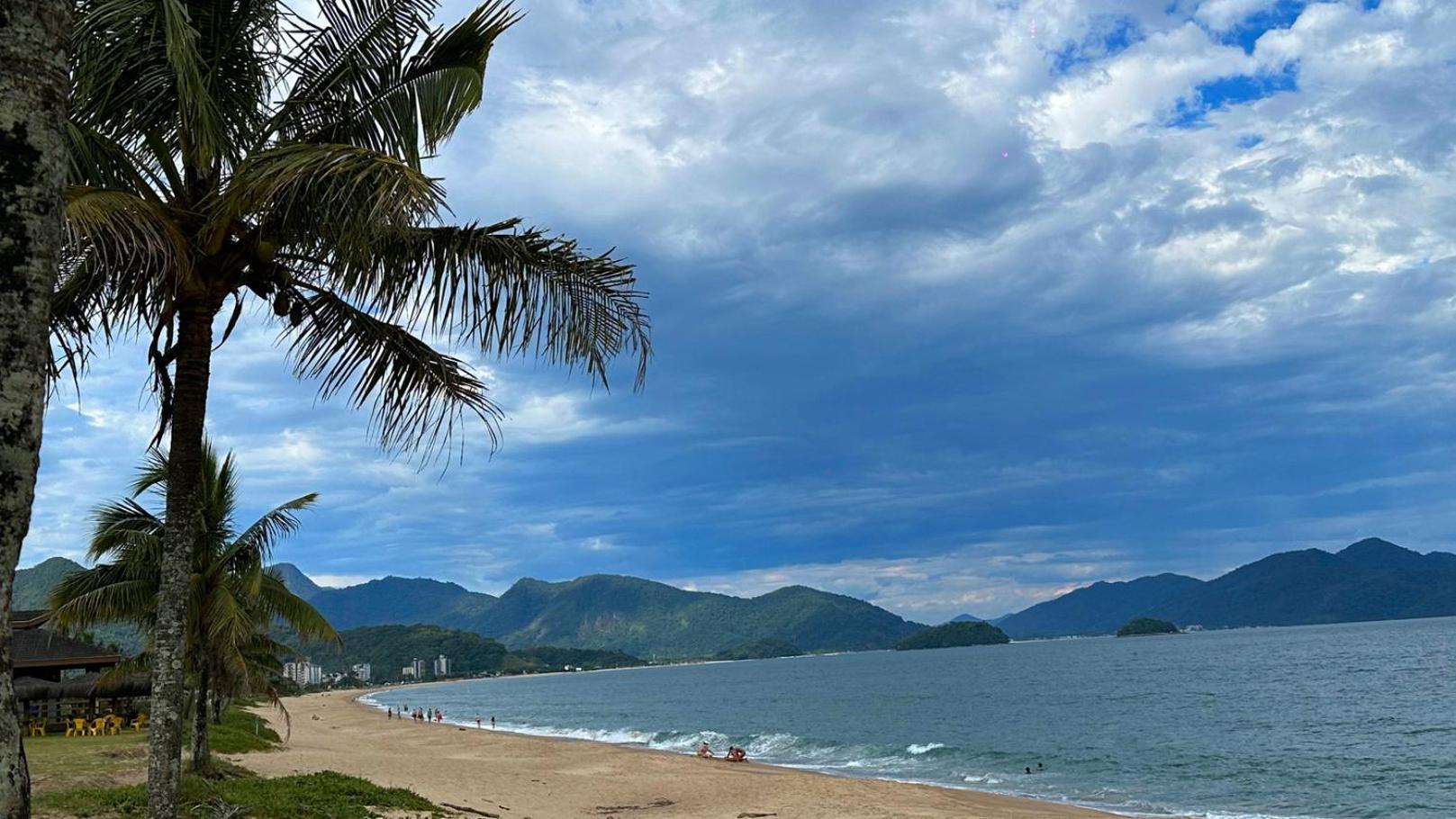 Apto Com Wi-fi, Churrasq E Quintal A 900m Do Mar Ubatuba